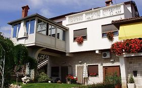 Apartments Marija Nada